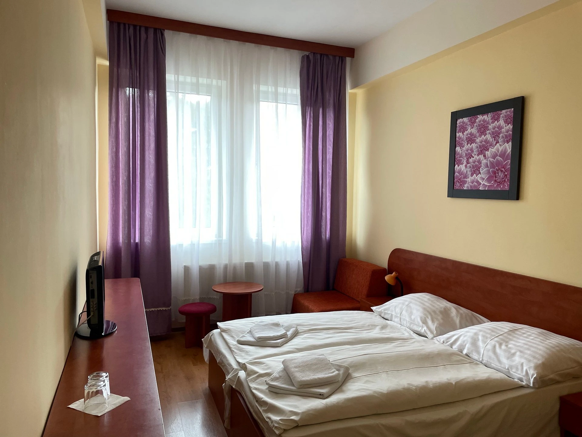 standard room image